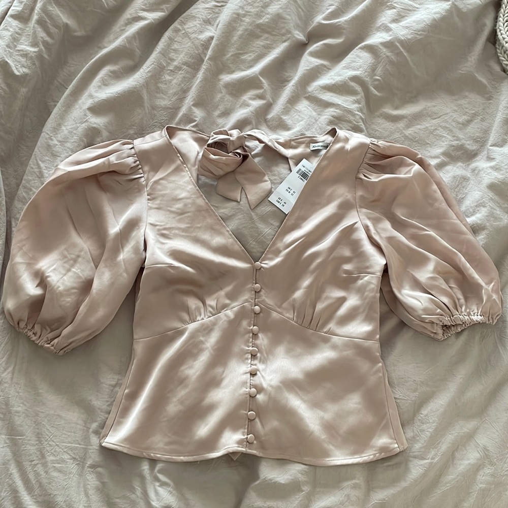 NWT Abercrombie & Fitch Tie Back Blouse